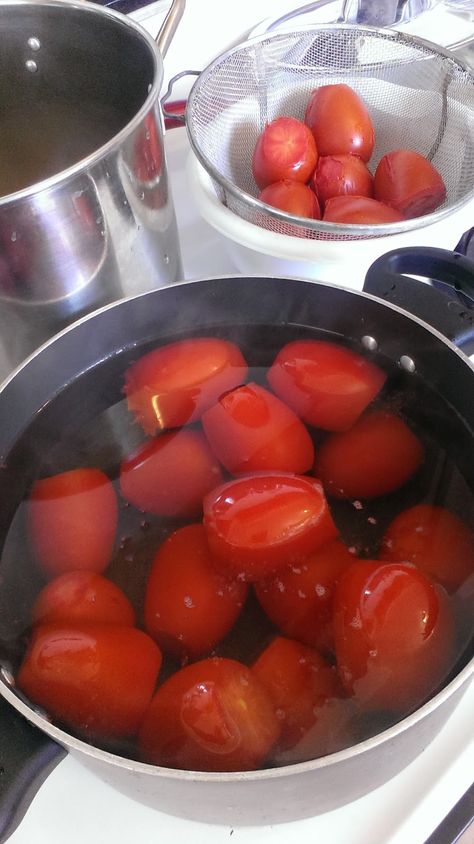 boiling tomatoes for skin removal or blanching Boiled Tomatoes, Blanching Tomatoes For Sauce, Boiling Tomatoes For Sauce, What To Do With Tomatoes Going Bad, Tomato For Skin, Marinara Sauce Homemade, Homemade Tomato Sauce, Homemade Marinara, Savory Sauce