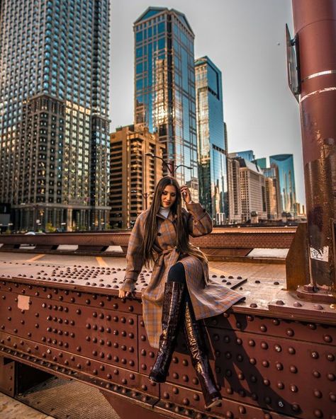 New York Aesthetic Winter, Boots Ootd, Nyc Photoshoot, Chicago Aesthetic, Chicago Pictures, Chicago Outfit, Fall Fashion Coats, New York Outfits, Chicago Hotels