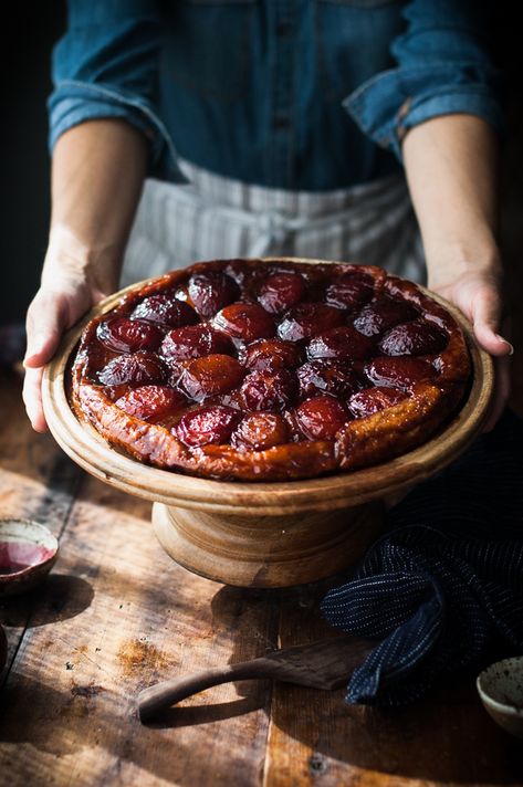 Plum Tarte Tatin, Tart Tatin, Plum Tart, Spiced Wine, Sweet Pie, Sweet Tarts, Tart Recipes, Just Desserts, Sweet Recipes