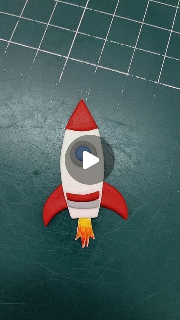 Antony Bidesh on Instagram: "How to make Rocket out of fondant / fondant rocket / cake topper
.
.
.
Hi this is the easiest way to make fondant rocket
.
.
.
#fondant
#fondantdoll
#fondantfigurine
#caketopper
#chocolate
#baking
#cake
#cakeart
#cakeartist
#cakedesign
#cakedecorating
#birthdaycake
#weddingcake" Rocket Fondant, Rocket Cake Topper, Cakes Without Fondant, Rocket Cake, Fondant Tips, Making Fondant, Fondant Tutorial, Fondant Toppers, Baking Cake