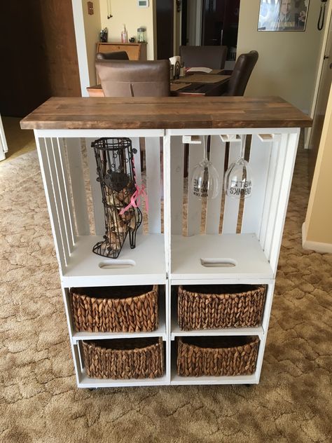 Bar Made From Wooden Crates, Diy Side Table With Crates, Crate Kitchen Table, Crate Coffee Bar Diy, Wood Crate Table Diy, Crate Crafts Wooden, Wood Crate Crafts, Wood Crate Painting Ideas, Wood Crate Ideas Diy Projects