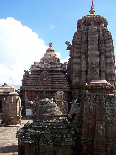 Bhubaneswar. Sri Chaitanya Mahaprabhu and his associates danced in the courtyard of this ancient temple. Lingaraj Temple, Travel Itinerary Planner, Temple India, Indian Temple Architecture, India Architecture, Amazing India, Indian Sculpture, Temple Architecture, Indian Temple