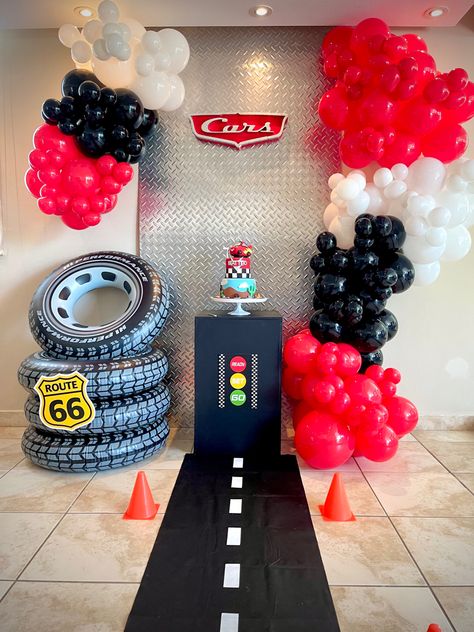 Cars Balloons Decoration, Hotwheels Party Decor, Mcqueen Birthday Theme, Cars Decorations Party, Hotweels Birthday Ideas, Cars Theme Birthday Party Decorations, Mcqueen Birthday Party Decoration, 2 Fast Birthday Party, Pixar Cars Birthday