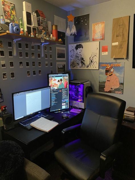 Desk Coming Out From Wall, Studio Apartment Gaming Setup, Indie Gaming Setup, Poster Setup Ideas, L Desk Setup, Digital Art Setup, Diy Bedroom Wall Art, Corner Desk Setup, Diy Bedroom Wall