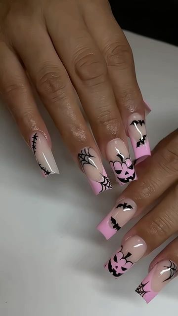 Birthday Nails Febuary, Nails Acrylic Halloween Ideas Short, Pink Glitter Halloween Nails, Cute Halloween Nails Medium, Medium Length Nails Halloween, October Nails Halloween Acrylic, Pink Black Halloween Nails, Halloween Nails Acrylic Short Square, Halloween Nails Girly