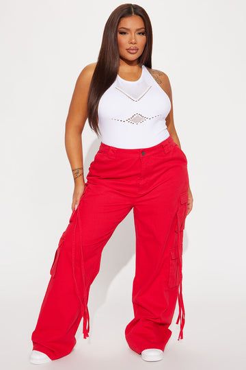 Red Cargo Pants, White Tops Outfit, Cargo Pants Outfit, Effortlessly Chic Outfits, Black Dress Outfits, Black Ripped Jeans, Fashion Nova Pants, Red Pants, Cute Comfy Outfits