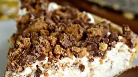 Reeses Pie Recipe - Easy Reese's Peanut Butter Pie Recipe Reeses Peanut Butter Pie Recipe, Reeses Pie, Reese Peanut Butter Pie, Cup Pie, Dirt Cake Recipes, Candy Pie, Peanut Butter Pie Recipe, Butter Pie Recipe, Cheesecake Bites Recipe