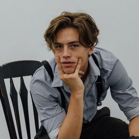 Cole Sprouse Shares Pics Of His New Black Hair, And I'm In Love Cole Sprouse Hair, Cole Sprouse Haircut, Cole Sprouse Shirtless, Cole Sprouse Aesthetic, Cole Sprouse Hot, Cole Sprouse Funny, Cole M Sprouse, Dylan And Cole, Middle Part Hairstyles