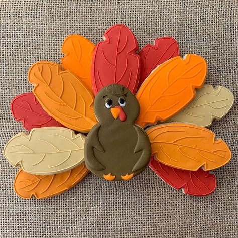 Turkey Cookie Platter, Chocolate Oatmeal Cake, Harvest Cookies, Cookie Thanksgiving, Turkey Sugar Cookies, Thanksgiving Turkey Cookies, Turkey Cookie, Thanksgiving Platter, Royal Icing Decorated Cookies