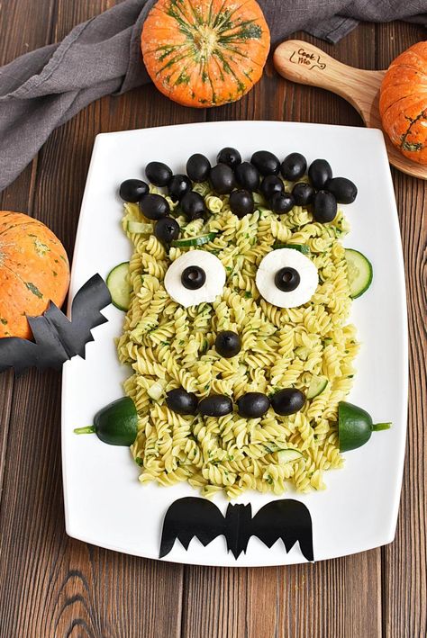 Scary Pasta, Halloween Meal, Halloween Pasta, Lemon Potatoes, Easy Halloween Food, Halloween Food Treats, How To Make Pesto, Halloween Recipe, Potato Heads