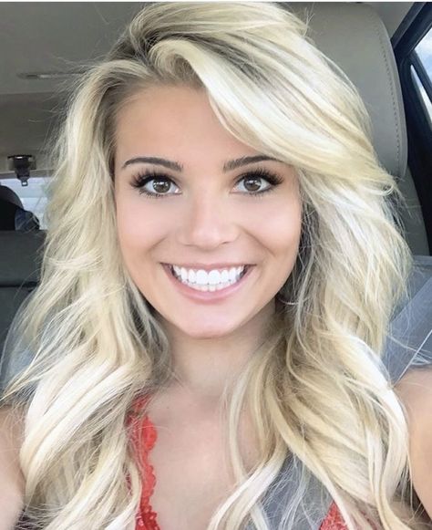 Danielle Johnson, Blondes Have More Fun, Popular Leggings, Fashion Dresses Online, Blonde Women, Beautiful Smile, Girl Face, Beautiful Eyes, Pretty Face