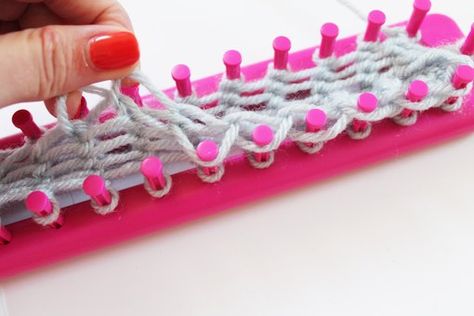 How to Knit a Bag on a Loom Knit A Bag, Loom Knitting For Beginners, Sock Loom, Loom Board, Loom Knitting Tutorial, Loom Knitting Stitches, Loom Crochet, Loom Projects, Knifty Knitter