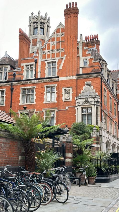 Hotel Review: Chiltern Firehouse, London | So Susie So Susie, Chiltern Firehouse, Ham Yard Hotel, Marylebone London, Oregon Wine Country, Sunny Vacation, Before We Go, Winter Capsule Wardrobe, Favorite Makeup Products