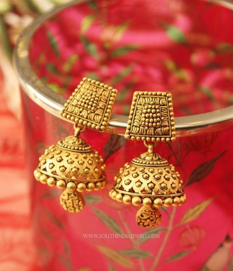 Light Weight Gold Earrings, Cute Gold Earrings, Manubhai Jewellers, Gold Jhumka, Jhumka Designs, Gold Jhumka Earrings, Gold Jewellry, Gold Bridal Earrings, Types Of Gold