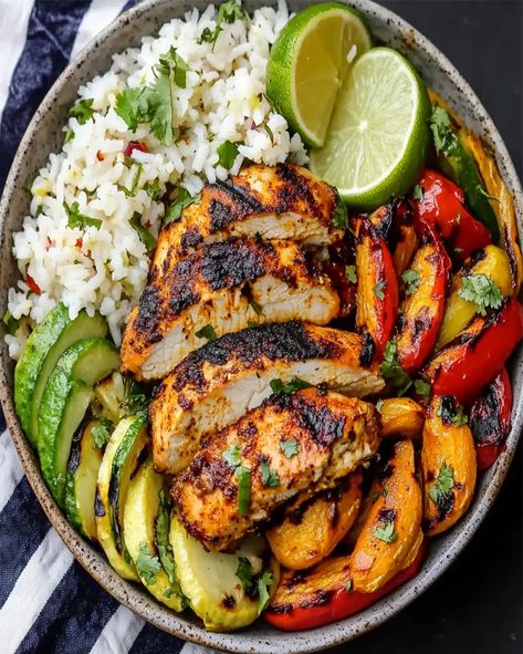 Griddled Cajun Chicken with Charred Veggies and Zesty Coriander-Lime Rice - optimal recipes Chicken Cajun, Cherry Pistachio, Green Salad Dressing, Lime Rice Recipes, Pistachio Cheesecake, Flavorful Dinner, Simple Green Salad, Lime Rice, Cajun Chicken