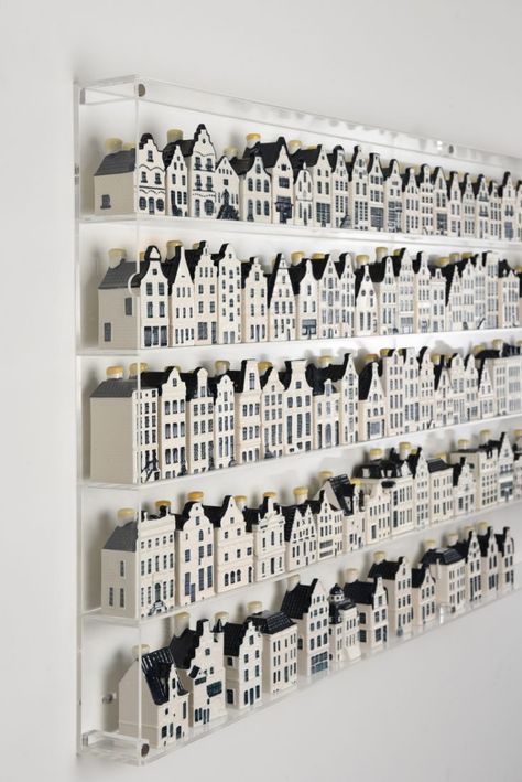 Klm Houses Display, Display Souvenirs, Klm Houses, Airplane Collection, China House, Dutch House, Collection Display, Ceramic Houses, Blue And White China