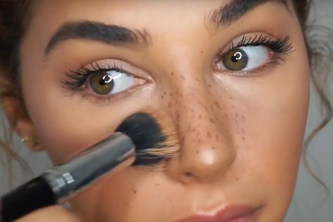 Chantel Jeffries with foundation brush and faux freckles Makeup Faux Freckles, Natural Looking Freckles, Makeup Freckles How To, How To Apply Fake Freckles, Easy Freckles Makeup, How To Put Freckles On Your Face, Easy Fake Freckles, How To Create Freckles, Make Up Freckles Tutorials