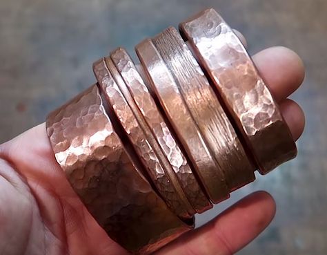 Leather And Copper Bracelet, How To Make Copper Bracelets, Copper Jewellery Handmade, Copper Bracelets Handmade, Copper Bracelet Diy, Copper Wire Jewelry Diy, Diy Copper Jewelry, Copper Jewelry Tutorial, Hammered Copper Jewelry