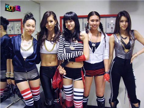 90s Asian Fashion, Kpop World, Enjoy Yourself, Spice Girls, I Love Girls, 2000s Fashion, Stage Outfits, Kpop Outfits, Kpop Fashion