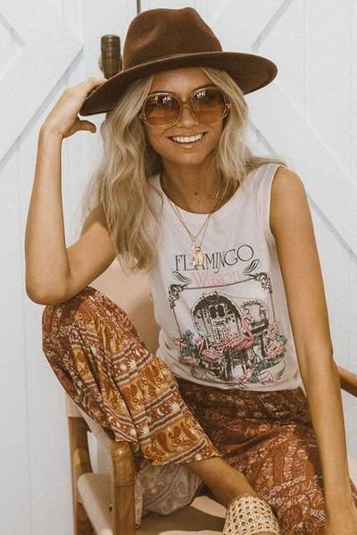 The 5 best boho bloggers to follow! Boho-chic hippie girls with their own style. Hippie Style Outfits, Surfergirl Style, Looks Hippie, Look Hippie Chic, Minimalist Moda, Look Boho Chic, Mode Hippie, Spell Designs, Estilo Hippie