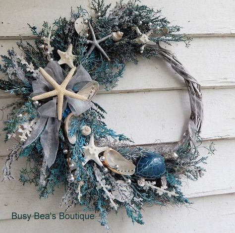 Coastal Wreaths, Starfish Wreath, Beach Christmas Decorations, Driftwood Wreath, Beach Themed Crafts, Coastal Wreath, Nautical Wreath, Seashell Projects, Seashell Wreath