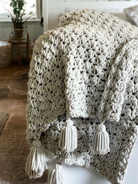 Free Crochet Chunky Blanket Pattern - The Brumble Throw Chunky Crochet Blankets Free Patterns, Super Chunky Crochet Blanket Pattern, Chunky Crochet Blanket Pattern Free, Crochet Chunky Blanket, Bernat Blanket Patterns, Easy Crochet Blanket Pattern, Chunky Crochet Throw, Chunky Yarn Crochet Pattern, Chunky Blanket Pattern