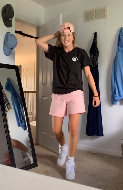 Outfit Ideas Summer Tomboy, Athletic Lesbian Outfit, Shorts Tomboy Outfit, Tom Boyish Outfits Summer, Lesbian Workout Outfits, Masc Lesbian Swim Outfit, Beach Tomboy Outfits, Outfit Ideas For Masculine Women, Athletic Tomboy Outfits