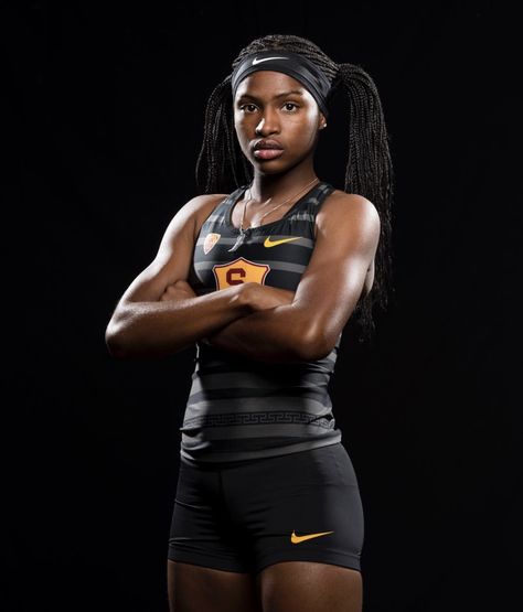 Track And Field Poses Photo Shoots, Track And Field Media Day Poses, Track Media Day, Track Media Day Poses, Track Pictures Poses, Track Poses Photo Shoots, Track Photoshoot Photo Ideas, Black Women Athletes, Track And Field Portraits