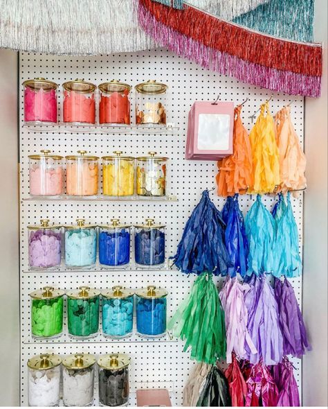 Balloon Boutique Store, Balloon Store Ideas, Balloon Store Interior, Balloon Organization Ideas, Make Your Own Confetti, Party Supply Organization, Office Craft Room Combo, Flower Shop Decor, Bridal Shower Balloons