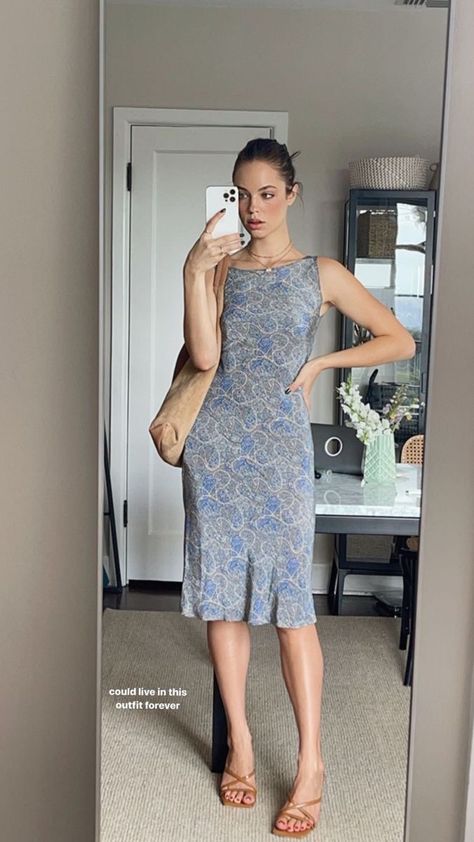 *not my photo**picture is from Pinterest* How To Dress Up A Sundress For A Wedding, Vintage Spring Dresses, Housewife Outfit Aesthetic, Mute Summer Outfit Ideas, Feminine 90s Style, Spring Dresses Aesthetic, Feminine Dresses Classy, Award Ceremony Outfit, Big Chest Outfits