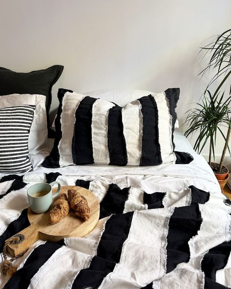 Black and White Linen Pillow Cover Monochrome Pillow Sham 100% Linen With Striped Distressed Seams Handmade in the UK - Etsy Black And White Bedding King, Black White Cushions, White Bedding With Black Accents, Striped Bedspread, Black And White Bedding, Linen Bedspread, Bedroom Pillow, Sofa Cushions, Linen Bedroom