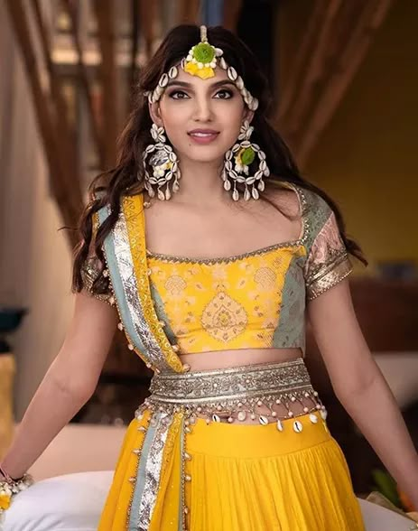 Haldi Pics, Miheeka Bajaj, Royal Wedding Outfits, Haldi Poses, Haldi Ceremony Outfit, Rana Daggubati, Wedding Flower Jewelry, Haldi Outfits, Shell Jewellery