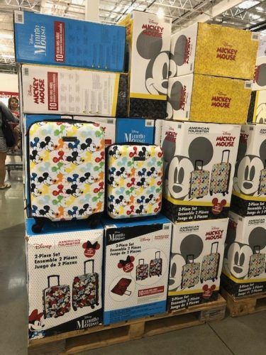 Awesome Deal On Disney Luggage Sets Spotted At Costco! Mickey Mouse Luggage, Disney Suitcase, Mickey Mouse Room, Disney Luggage, Mickey Mouse Ears Headband, Disney Kitchen, Disney Handbags, Disney Tips, Disney World Tips And Tricks