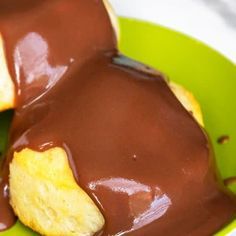 Chocolate Gravy Recipe, Chocolate Gravy, Vanilla Extract Recipe, Chocolate Dipped Fruit, Dessert Candles, Gravy Recipe, Bake Desserts, Biscuits And Gravy, Gravy Recipes