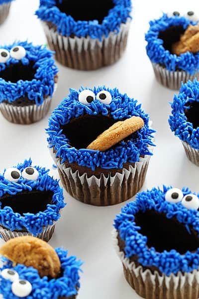 Cupcake Board, Cookie Monster Cupcakes, Cookie Monster Party, Cookie Monster Birthday, I Am Baker, Monster Cupcakes, Torte Cupcake, Easy Chocolate Chip Cookies, Cute Cupcakes