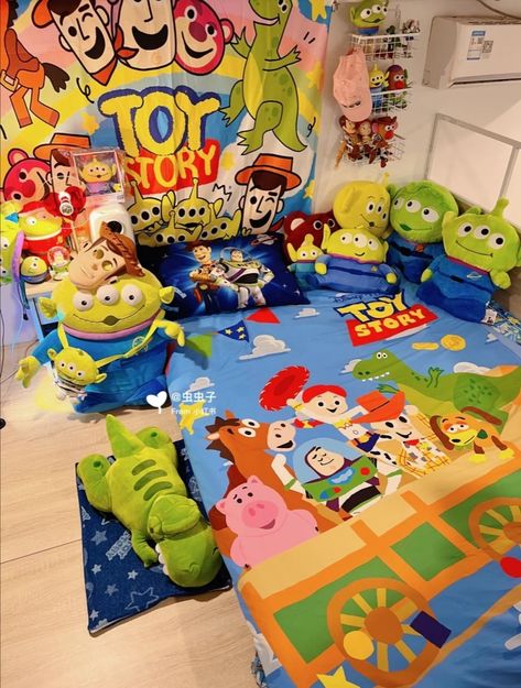 Bedroom Reference, Art Diary, Disney Toys, Cute Toys, Disney Trips, Toy Story, Bedding Set, Disney World, Bedroom Design