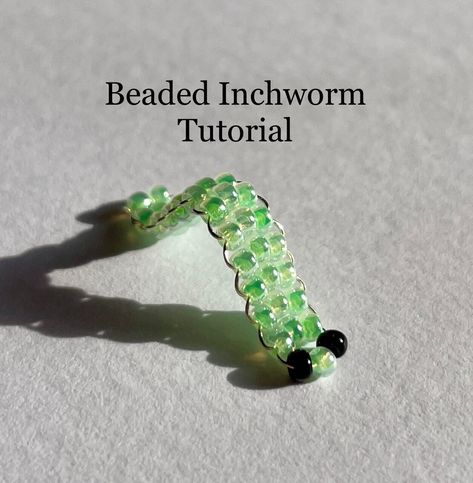 Make your own beaded inchworm friend with this PDF tutorial!  This pattern is great for first time or beginner beaders, or anyone who wants to make their own tiny inchworm friend. This 13 step tutorial contains easy to follow schematics for every step, and real life photos for reference along the way. The finished inchworm measures approximately 1 inch long.  Materials you will need for this project are: 28 gauge wire, two colors of size 11/0 seed beads, scissors that can cut wire, and needle no Tiny Bead Animals, Flamingo Pony Bead Pattern, Easy Crafts With Beads, Things To Make With Small Beads, Bead People Diy, Bead Art Tutorial, Seed Bead Safety Pin Patterns, Beginner Beading Tutorials Step By Step, Things To Do With Wire