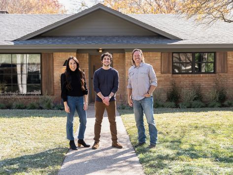 Fixer Upper: Welcome Home Episode 2 Before-and-After Photos | POPSUGAR Home Fixer Upper Episodes, Fixer Upper Welcome Home, Joanna Gaines House, Black Window Frames, Hgtv Fixer Upper, Modern Remodel, Modern Renovation, Chip And Joanna Gaines, Before After Photo