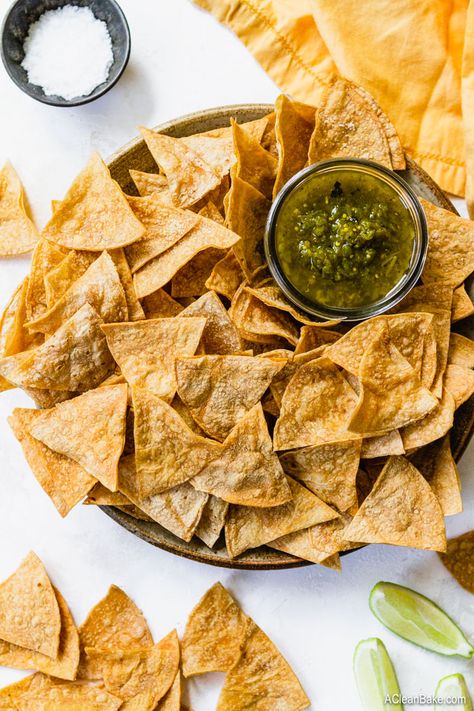 Homemade Gluten Free Tortilla Chips (Baked, Not Fried!) #glutenfree #realfood #healthysnack #glutenfreesnack #homemade #diy #baked #lowfat #healthy #healthier Gluten Free Tortilla Chips, Gluten Free Chips, Vegan Chips, Salsa Tomatillo, Mexican Food Dishes, Tortilla Chip Recipe, Baked Tortilla Chips, Homemade Tortilla Chips, Gluten Free Tortillas