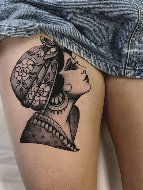 Have you heard that fashion comes back around? Well, the trend for traditional tattoos never went away. Keep up with the times with 50+ traditional tattoo ideas. Geometric Mountain Tattoo, Medical Tattoo, Tattoo Trend, Traditional Tattoo Sleeve, Inspiration Tattoos, Tattoo Girls, 3d Tattoos, Traditional Tattoo Art, E Tattoo