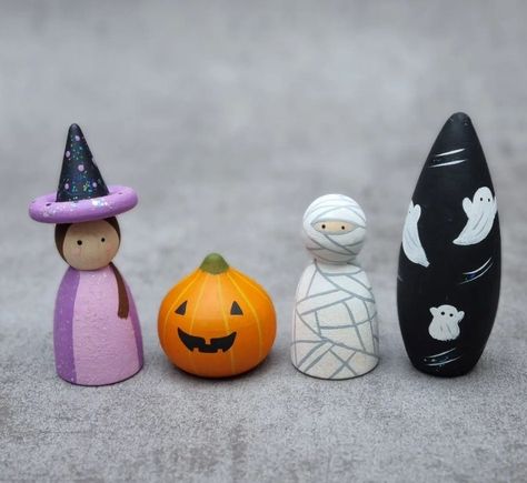 Dolls Halloween, Thema Halloween, Wooden People, Diy Rock Art, Activities Ideas, Diy Air Dry Clay, Wood Peg Dolls, Peg People, Clothespin Dolls