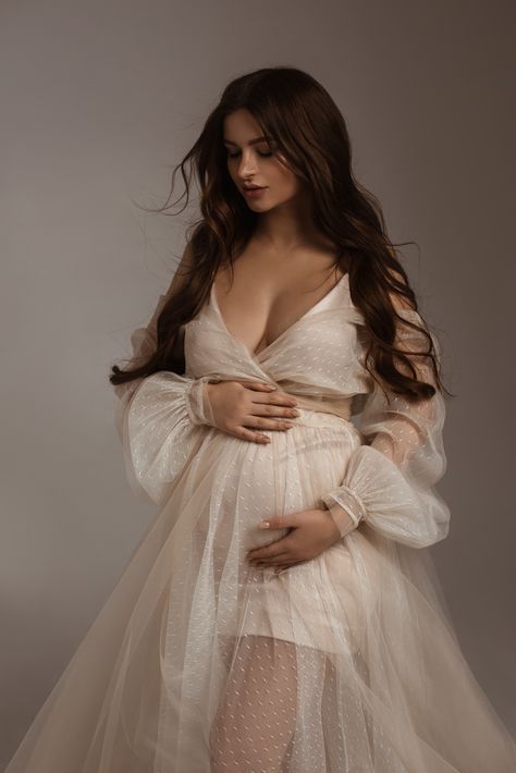 Elegant Maternity Dresses, Pregnancy Belly Photos, Cute Pregnancy Pictures, Maternity Photography Poses Couple, Maternity Photography Poses Pregnancy Pics, Couple Pregnancy Photoshoot, Maternity Photoshoot Outfits, Pretty Pregnant, Mum Fashion