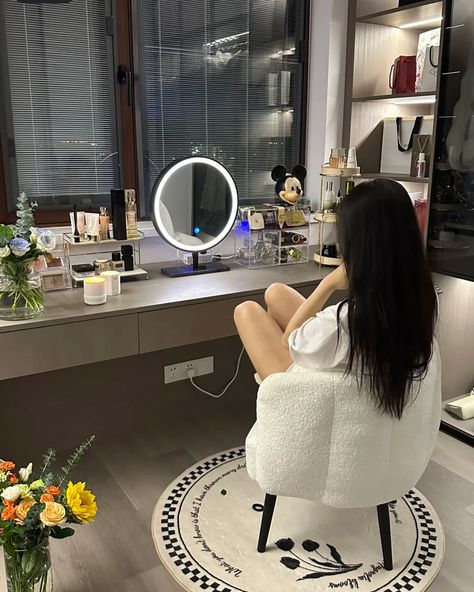 Mini room tour. 💖 After finishing the setup 🦋 Chinese room aesthetics 💌 As a chinese girl doing makeup and skin care in her comfortzone💘 Follow of you love my content🦋 Love🌺 Darcie_Diaries🎀 #digitaljournal #explorepage #chinesegirl #chineseroomtour #chineseaesthetic Chinese Apartment Aesthetic, Douyin Bedroom, Chinese Room Aesthetic, Korean Lifestyle Aesthetic, Makeup Room Aesthetic, Girl Doing Makeup, Room Tour Aesthetic, China Bedroom, Chinese Apartment