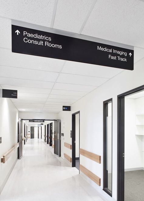 Signage Design Hospital, Hospital Signage Design Ideas, Hospital Wayfinding Signage, Working In A Hospital, Clinic Signage Design, Hospital Signage Design, Healthcare Wayfinding, Hospital Room Design, Interior Design Hospital