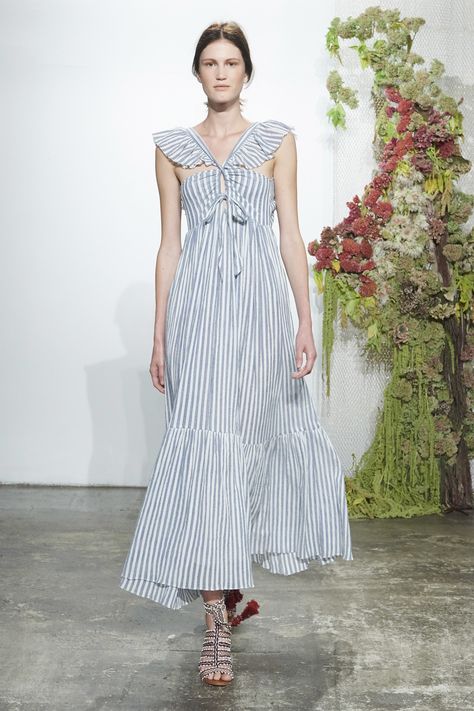 View the complete Ulla Johnson Spring 2017 collection from New York Fashion Week. Sunday Dress, Cocktail Outfit, Stripe Outfits, Pretty Clothes, Fashion Over 50, Spring 2017, Fashion 2017, Beach Wear, Ulla Johnson