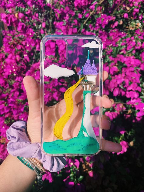 Rapunzel tower phone case Tangled Phone Case, Rapunzel Phone Case, Case Painting Ideas, Rapunzel Halloween Costume, Rapunzel Tower, Disney Phone Cases, Rapunzel And Eugene, Diy Iphone Case, Tangled Rapunzel