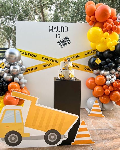 Excavator Birthday Theme, Excavator Party, Construction Theme Cake, Baby 1st Birthday Gift, Construction Party Decorations, Toddler Birthday Cakes, Transportation Birthday Party, Construction Theme Birthday, Construction Theme Birthday Party