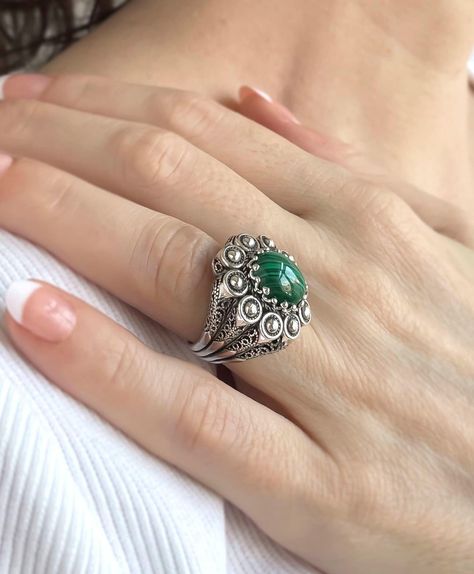 ✨ Unveil the elegance of earthy green hues with a twist of artisanal charm! Our 925 Sterling Silver Women's Ring is not just a piece of jewelry; it's a masterpiece, cradling a mesmerizing Malachite gemstone amid intricate filigree art. 💚 Perfect for adding a touch of sophistication to any outfit or gifting a loved one something truly unique! 💍 Each ring comes thoughtfully gift-boxed, ready to enchant. Click the link to add this handcrafted treasure to your collection or surprise someone spec... Antique Silver Ring, Embroidery Ring, Mothers Gifts, The Ring Face, Antique Silver Rings, Antique Silver Jewelry, Silver Polish, Dome Ring, Jewelry Design Earrings