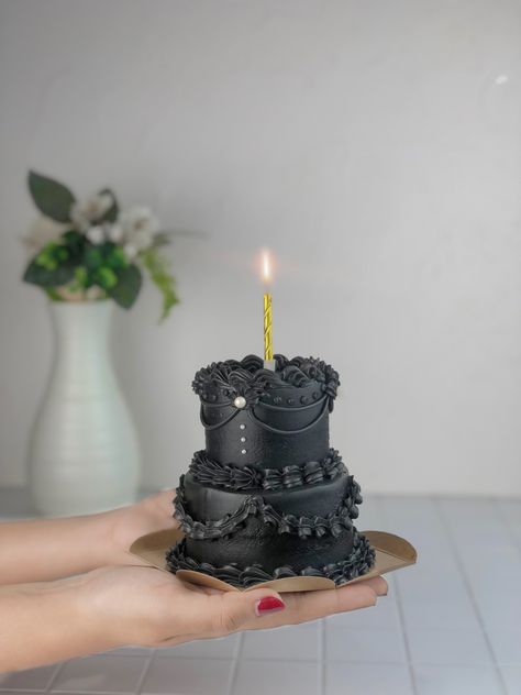 Mini Cake Ideas Aesthetic, Mini Two Tier Cake, Vintage Mini Cake, Mini Tiered Cakes, Two Tier Cake Design, Small Tiered Cake, Mini 2 Tier Cake, Mini Tier Cake, 2 Tier Cake Ideas