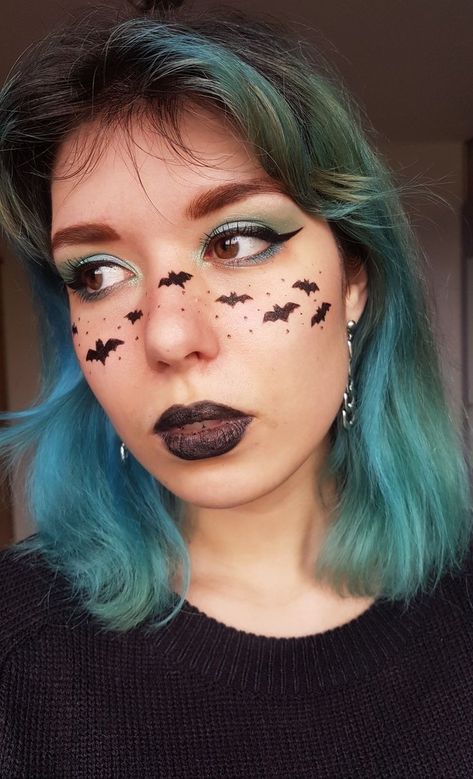 Halloween Freckles Makeup, Simple Bat Makeup, Bat Themed Makeup, Easy Bat Makeup, Small Halloween Face Paint, Bat Makeup Women, Green Hair Halloween Costumes, Halloween Make Up Vampire, Halloween Makeup With Glasses